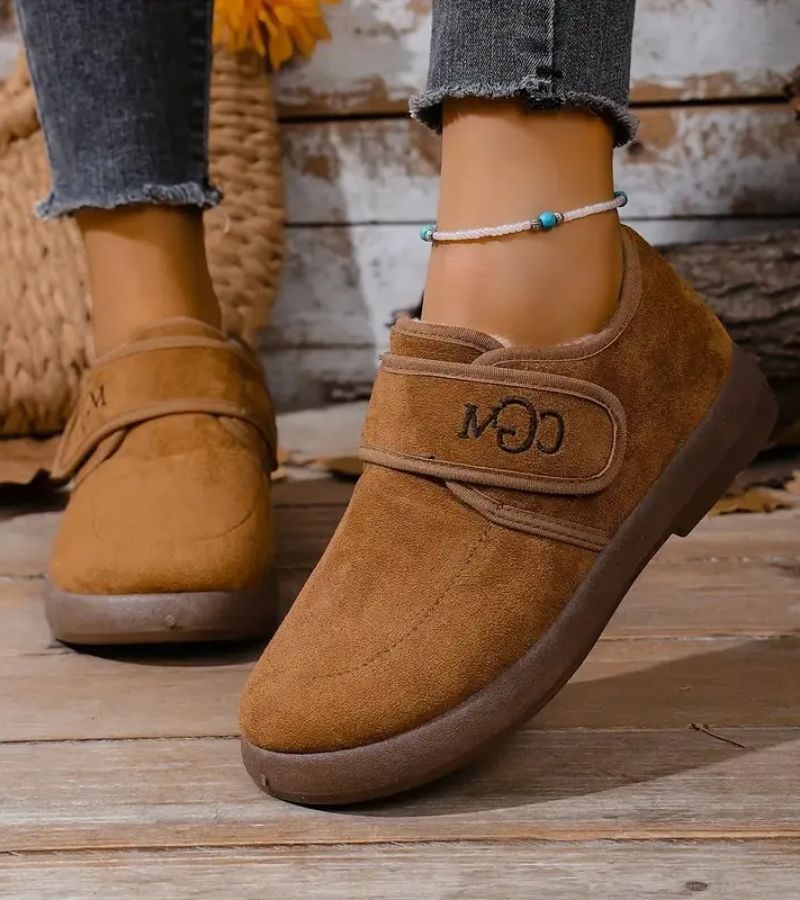 Brown / 9 US | 40 EU